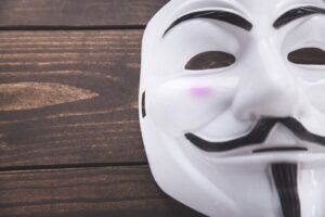 カモフラージュすることを仮面に例えた